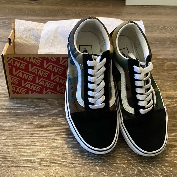Vans Black and Green (Camo) Sneakers with Iconic Waffle Tread Unisex - Picture 1 of 7